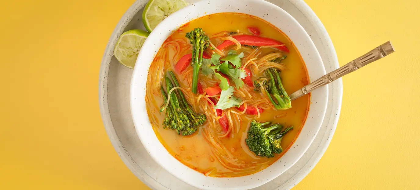 Mangkuk mi kari kuning Thailand