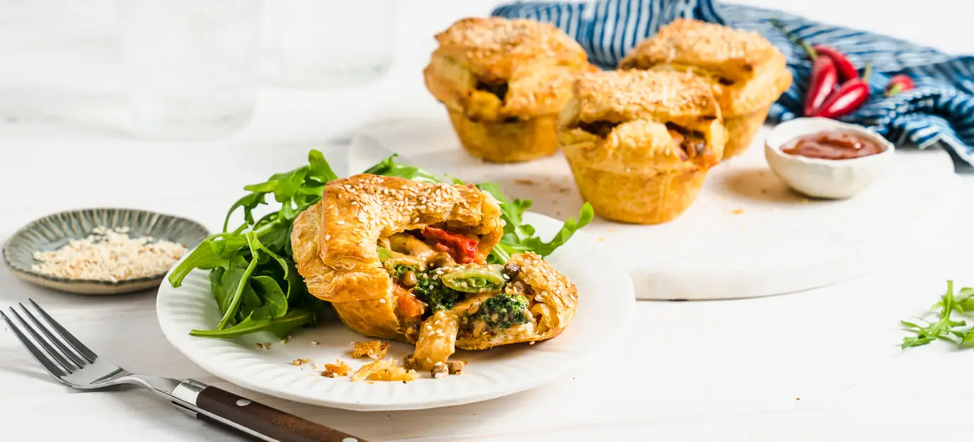 Satay veggie pies