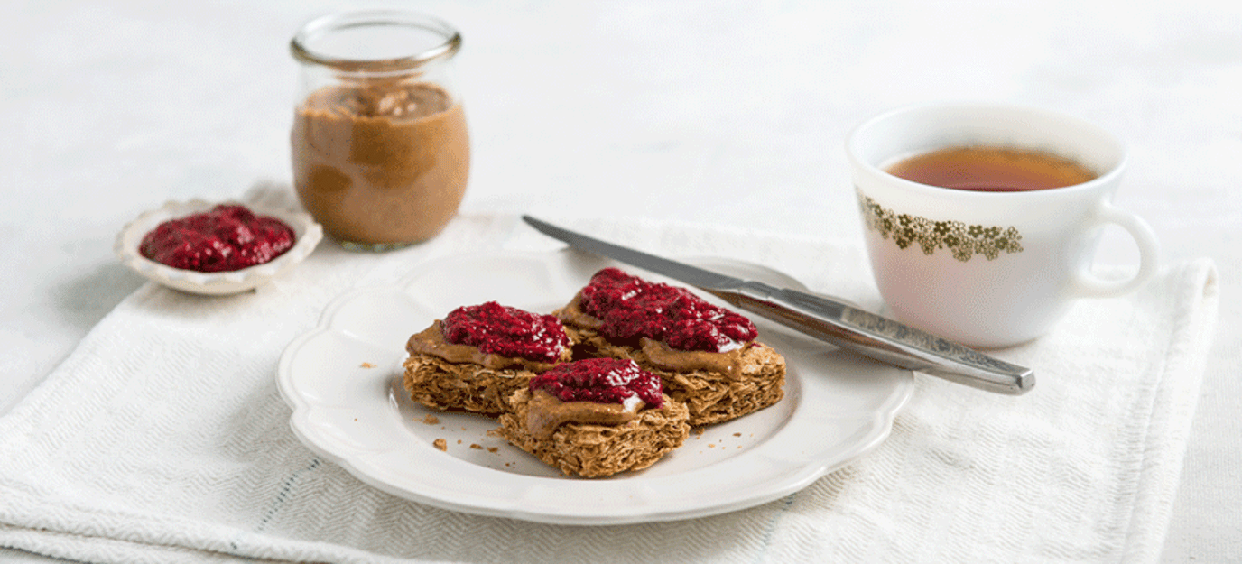 Almond butter & smashed raspberry Weet-Bix