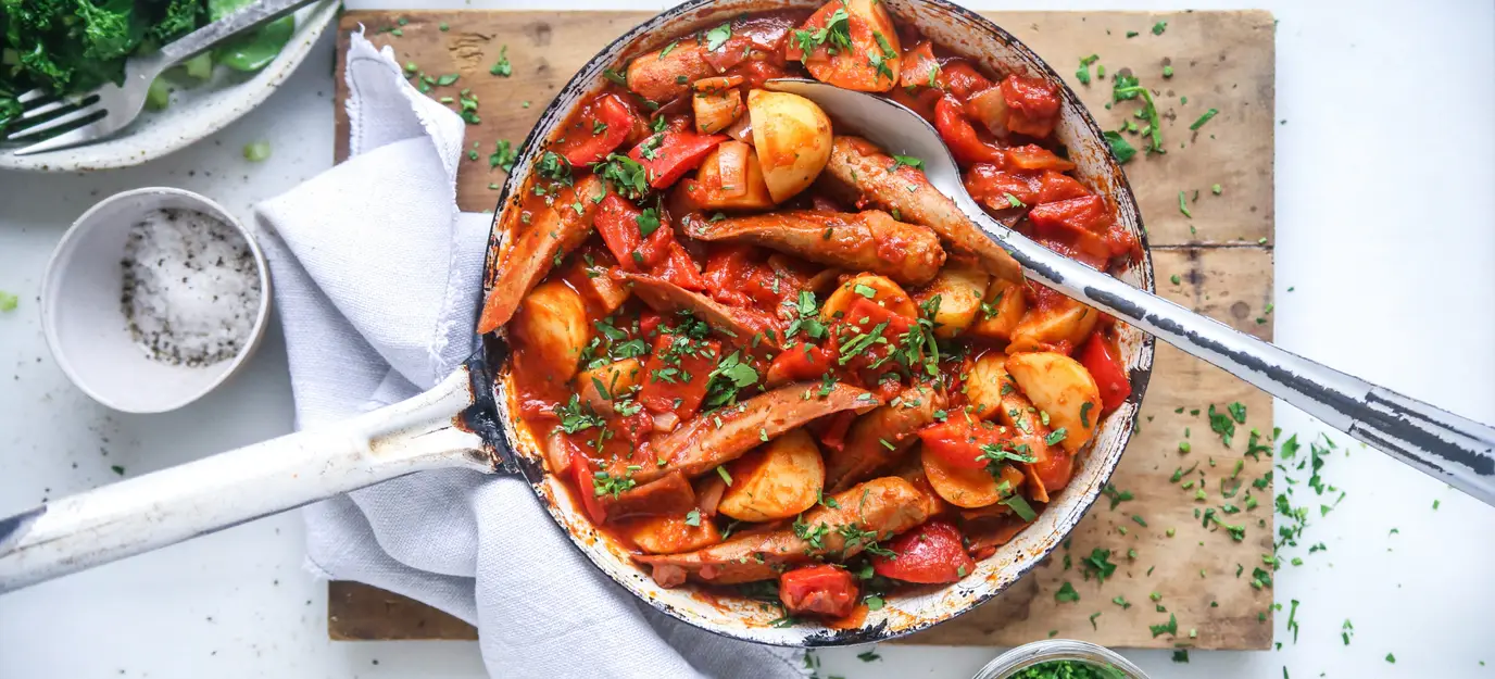 Skillet sausages with smokey tomato sauce