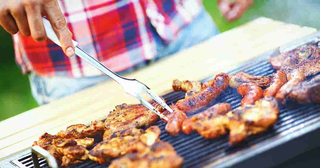 Summertime is here, and it’s time to grill and chill — without having to break the bank. Start you summer right and throw a fantastic BBQ on a budget, with these cheap BBQ ideas that are sure to wow your guests.