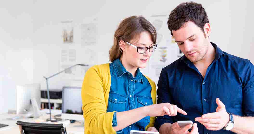 Man and a woman discussing the difference between secured vs unsecured loans
