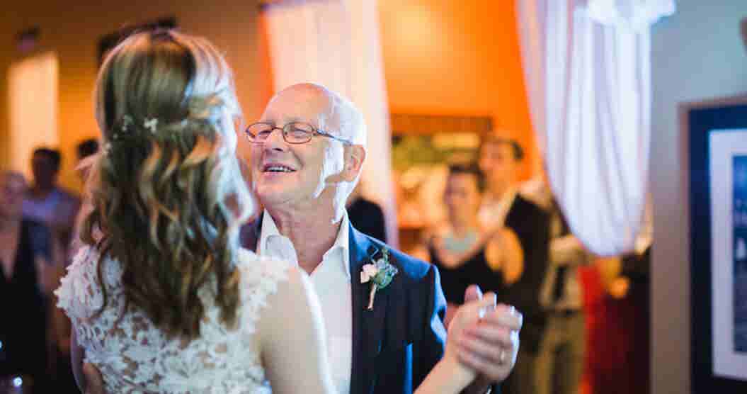 How to Save Money as a Wedding Guest: 8 Great Tips