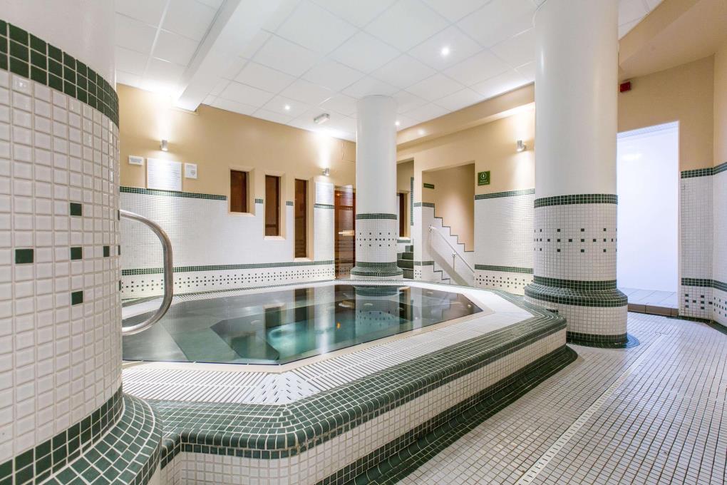 Venue - dunston-hall : jacuzzi-copy
