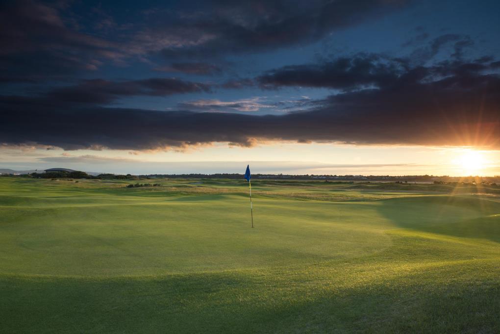 Golf course - royal-lytham-and-st-annes-golf-club : 1-st-annes-1-green-to-clubhouse-1-3778-copy