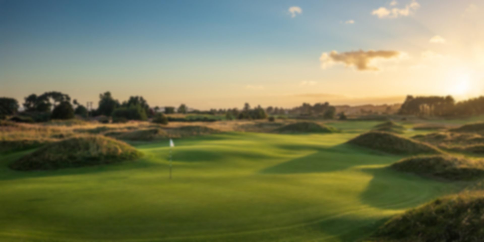 Lovely par 4 with heavy rough off the fairways, and water right in front of you. 