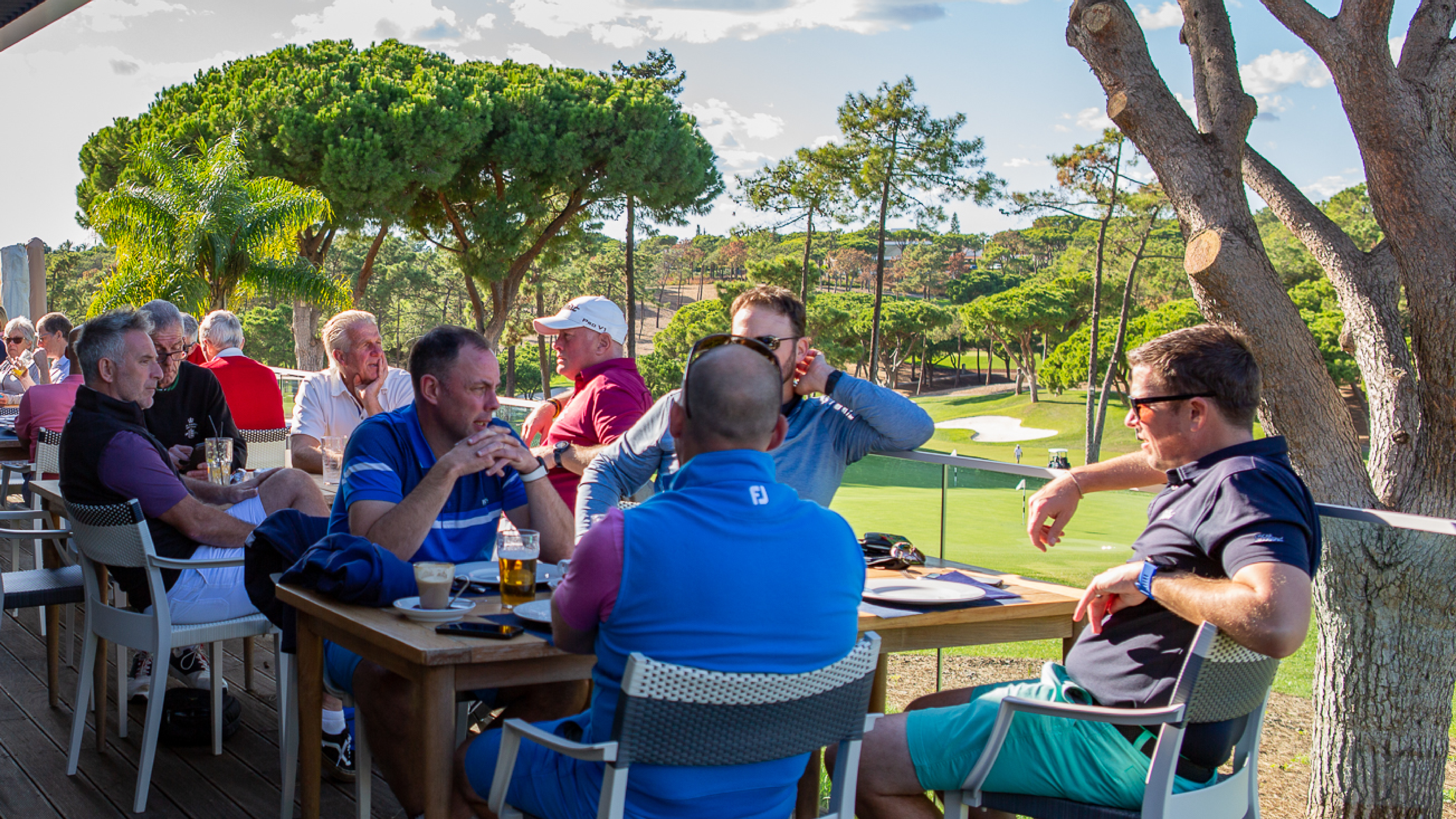 Clients seated at a bar at the Golfbreaks Pairs Event