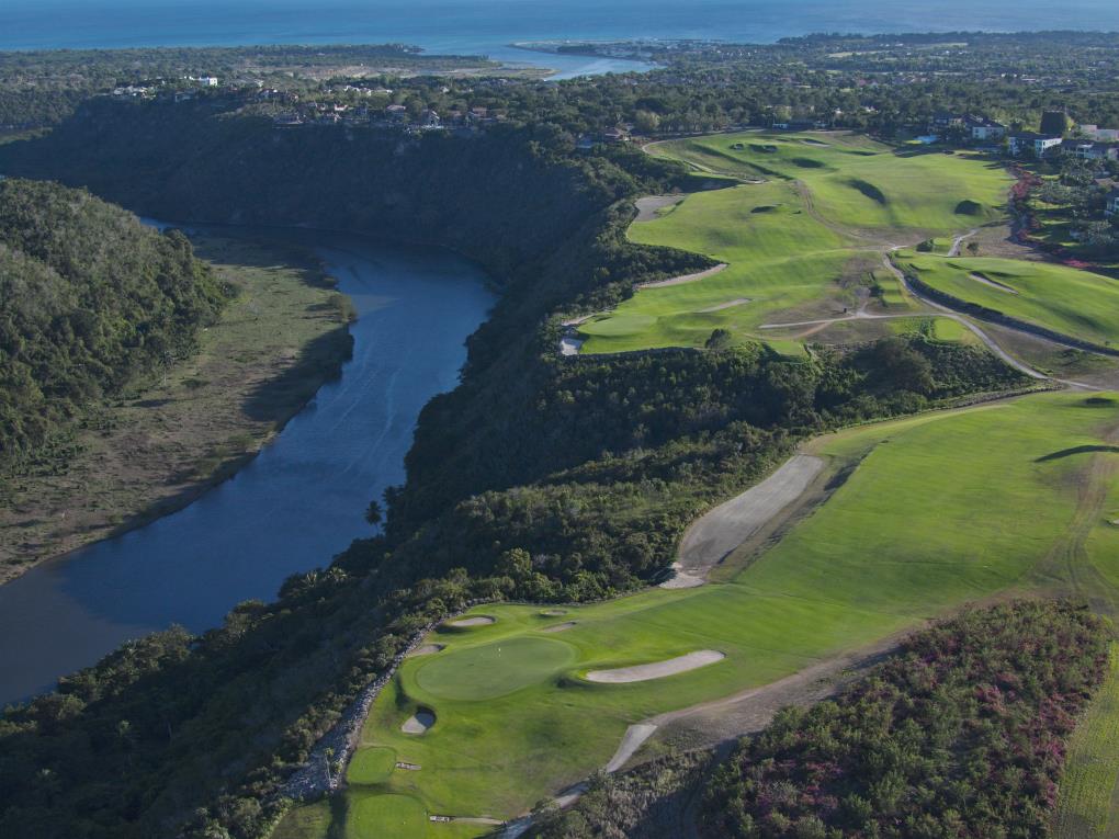 Golf course - dye-fore-casa-de-campo : hilw193046695174casadecampodyefore-holes1011