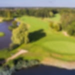 Great hole overview with large water feature