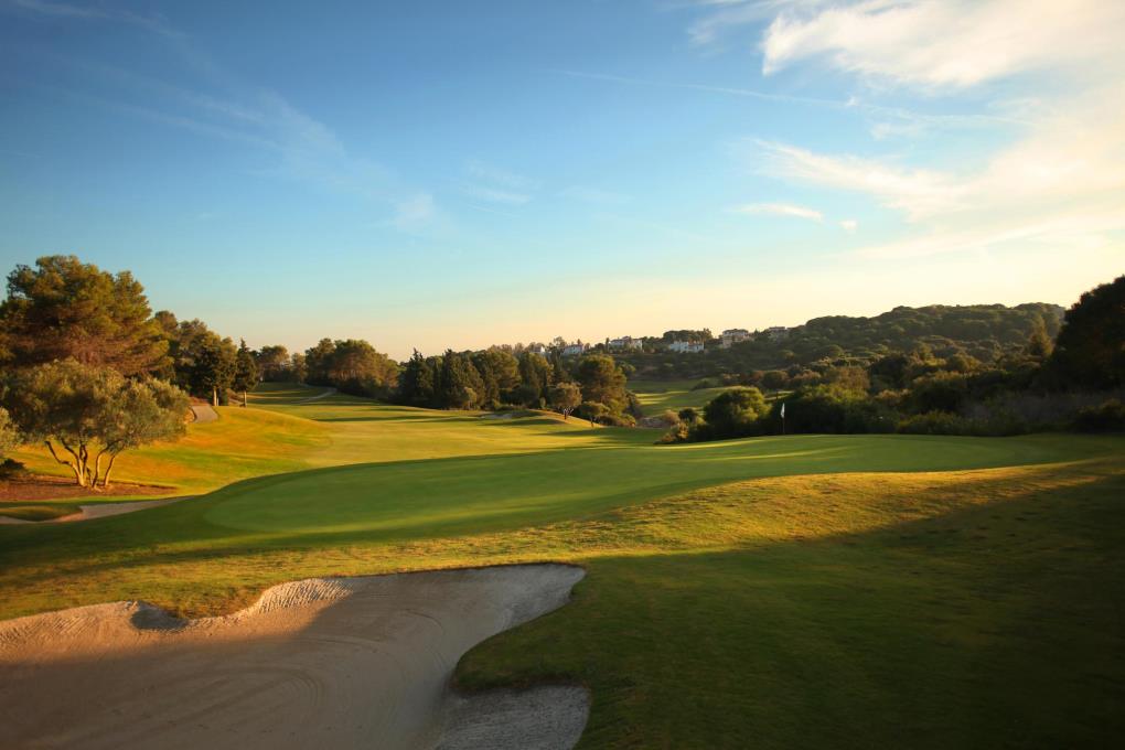 Golf course - la-reserva : lareserva3rd03062048x1365