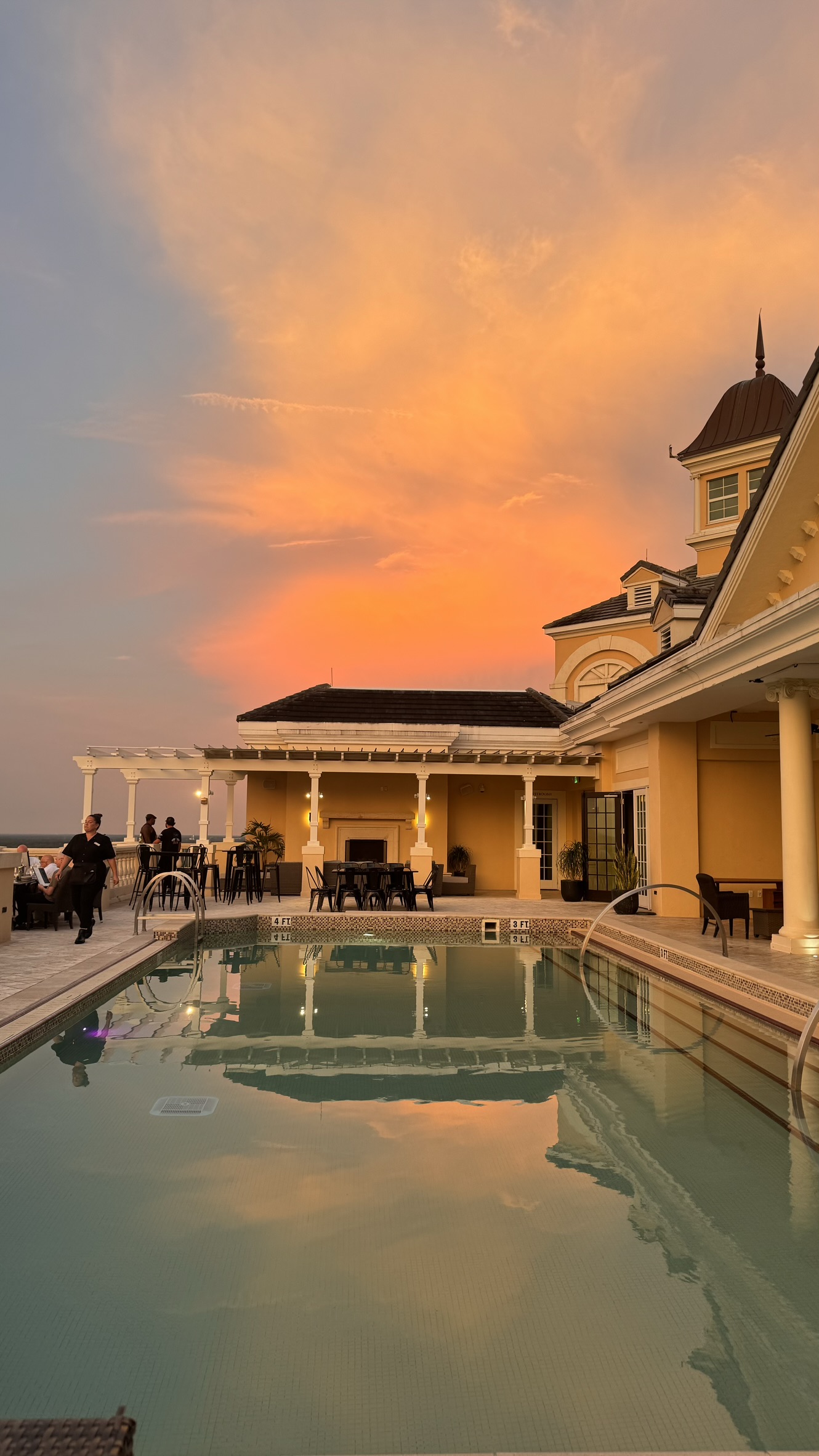 Rooftop Pool & Restaurant