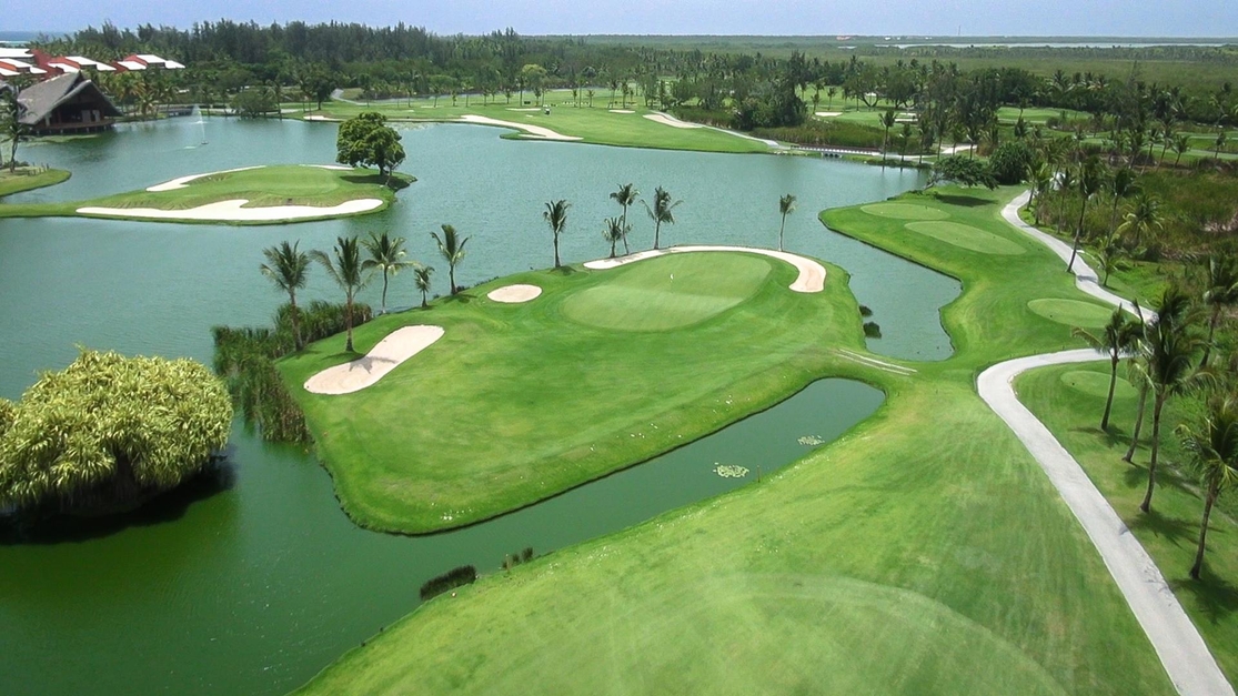 Book a golf vacation to The Lakes Barcelo Golf Course