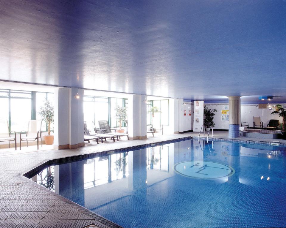 Venue - hellidon-lakes : hellidon-lakes-pool