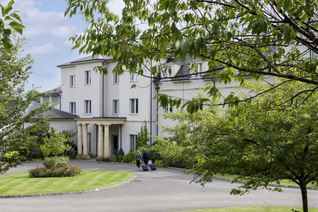 Golf course - bowood-golf-course : bowood-resort-exterior