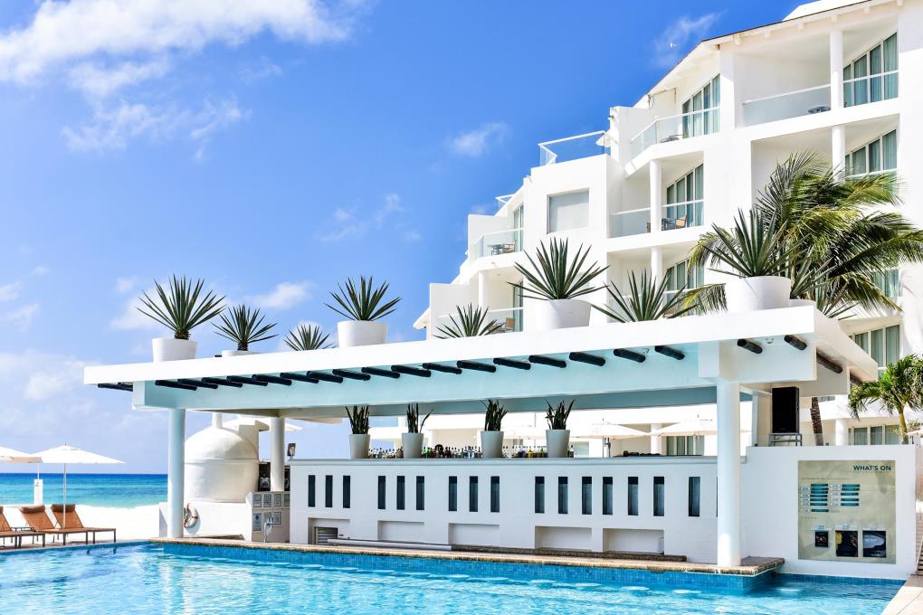 Venue - -wet-bar-swim-up-bar-1