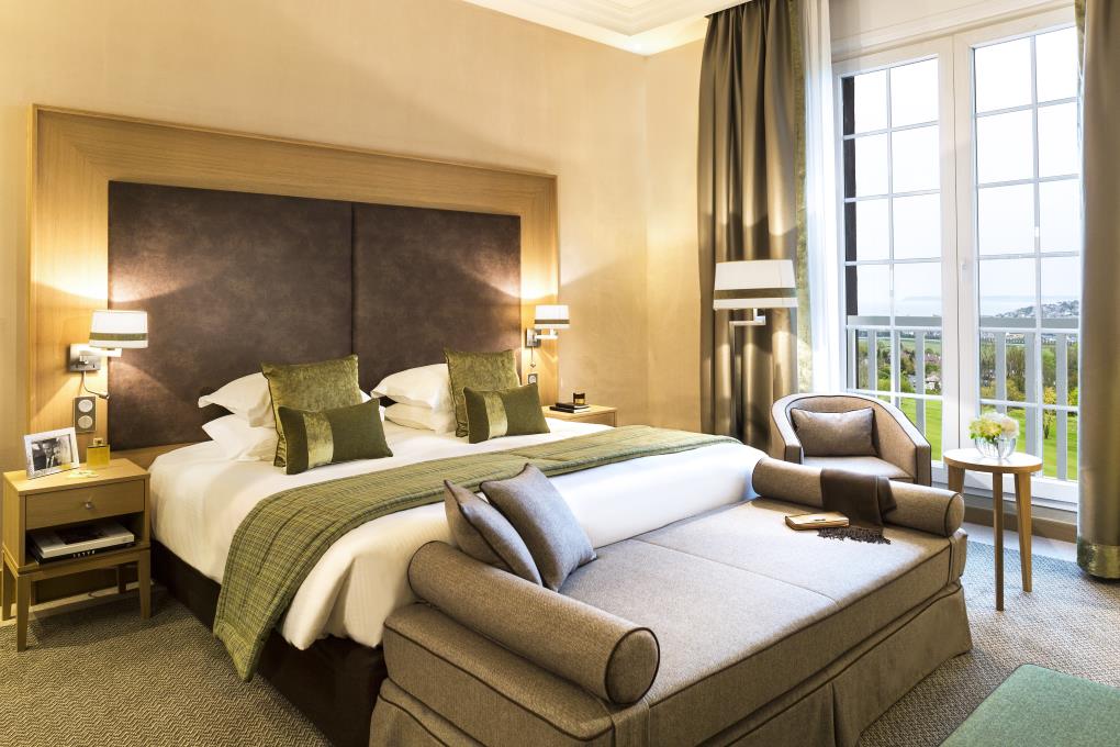 Venue - hotel-barriere-lhotel-du-golf-deauville : deluxe-seaview-room-at-hotel-du-golf-barriere