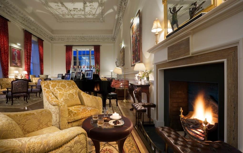 Venue - castlemartyr-resort : lounge-area-at-castlemartyr