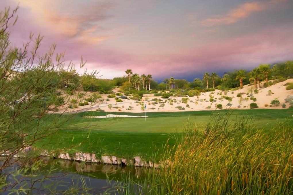 Par 3 7th hole at Arroyo Golf Club at Red Rock in Las Vegas : par-3-7th-hole-at-arroyo-golf-club-at-red-rock-in-las-vegas-nevadaimg0092-1