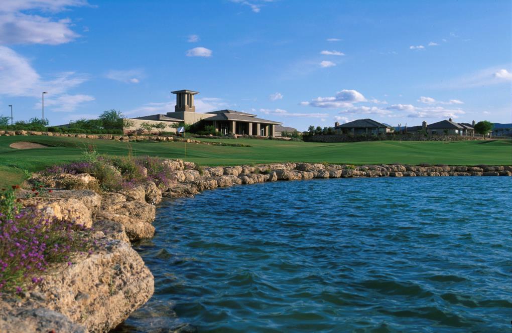 Venue - 18-green-and-clubhouse