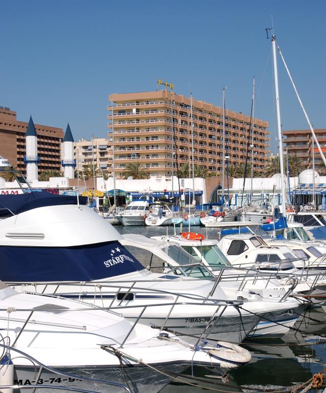 Venue - pyr-fuengirola : fachada-puerto