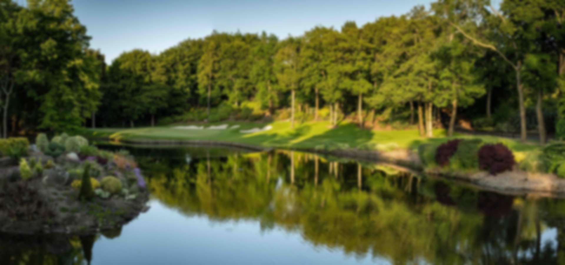 Druds Glen - hole 1 lake