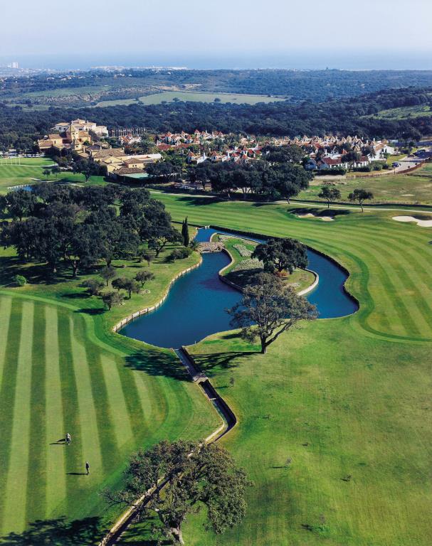 Venue - golf-aerial-retouch