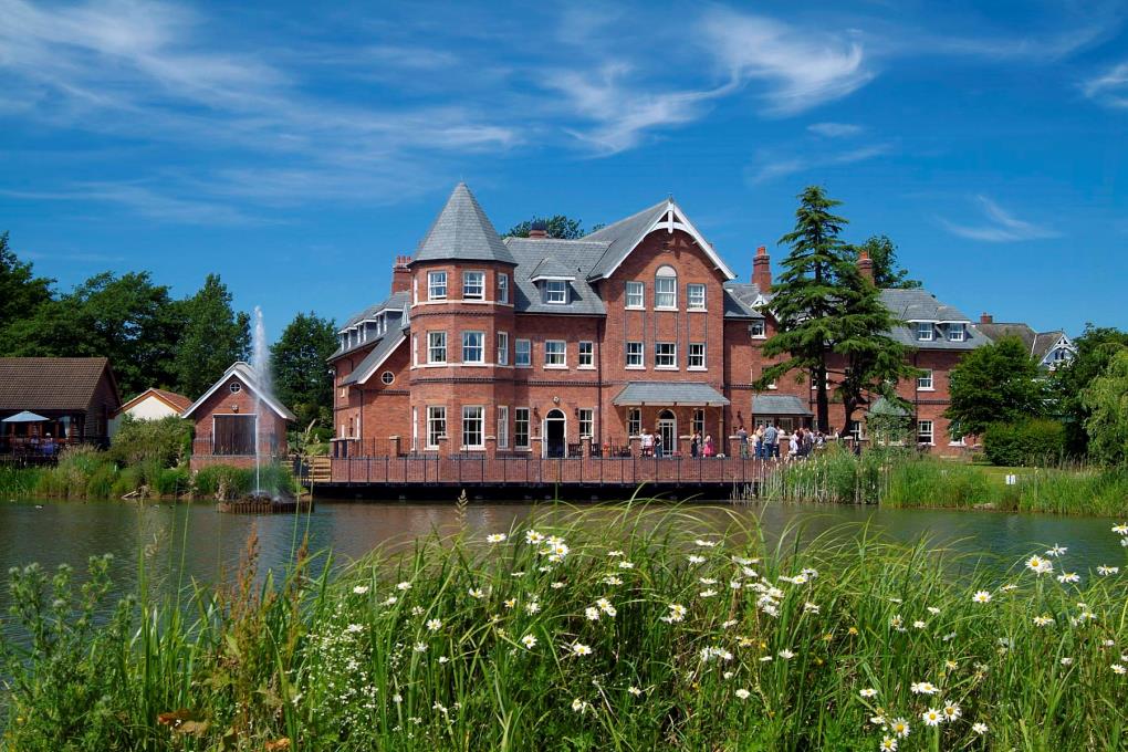 Venue - ardencote-manor : lake-exterior-summer-2005-09