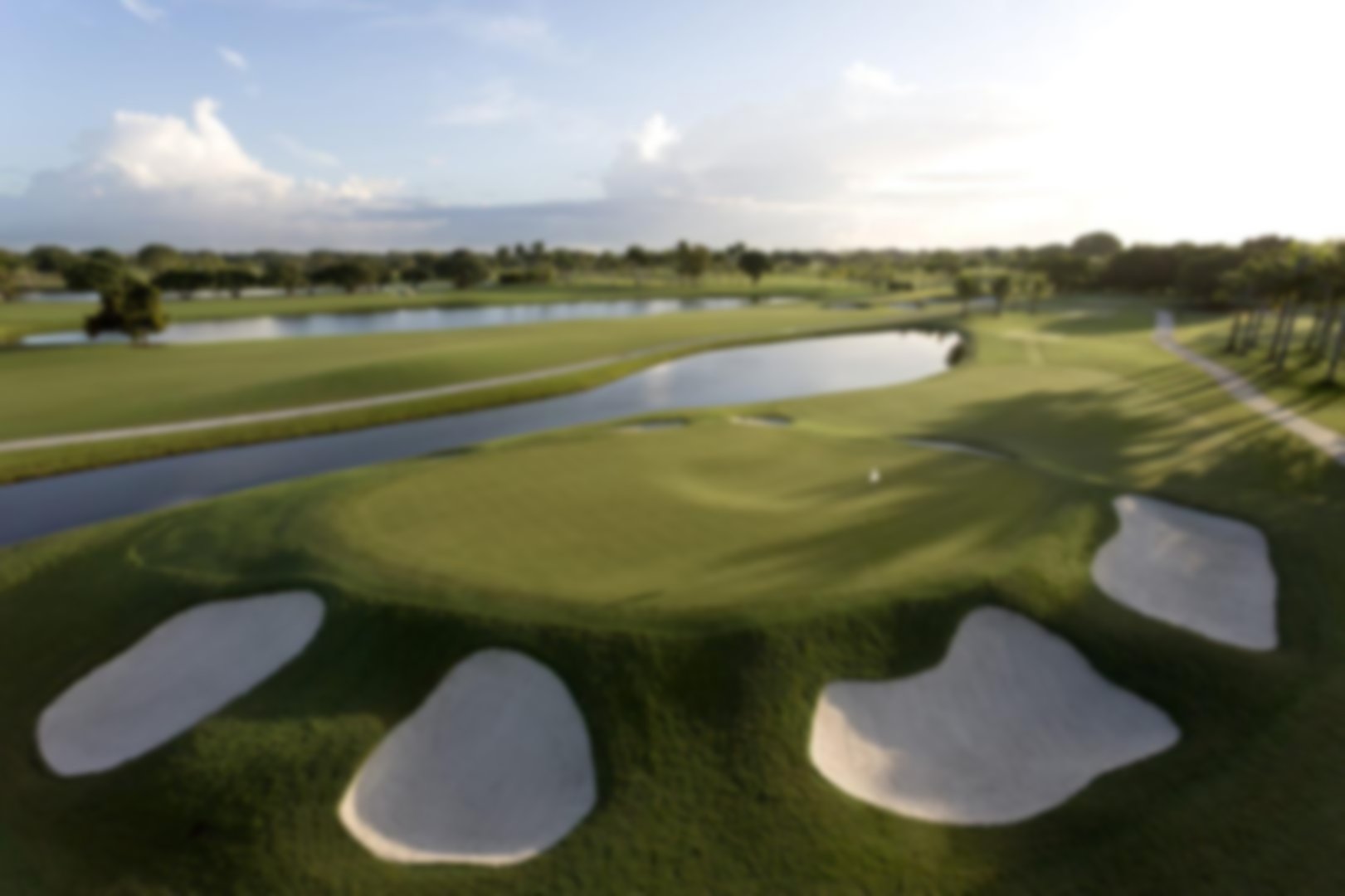 Amazing table top green with 8 bunkers surrounding make for one of the hardest greens in golf 