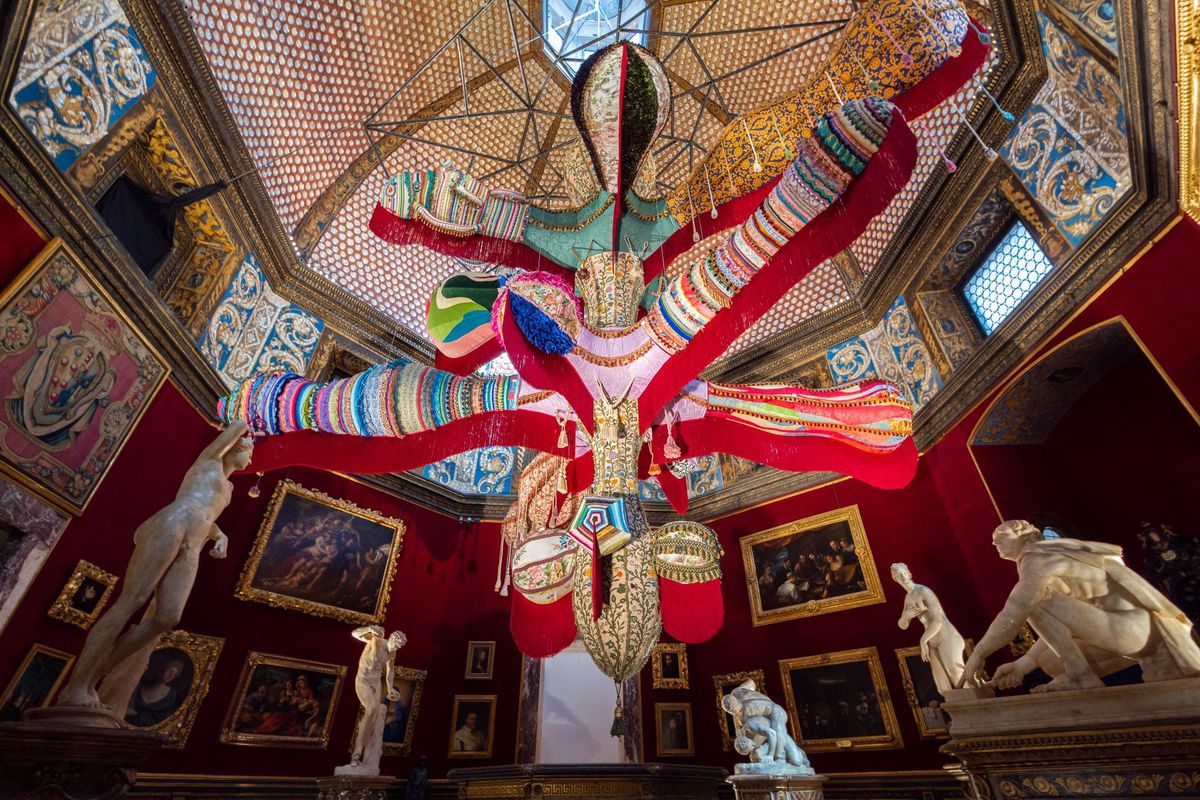 A visionária artista Joana Vasconcelos “invade” as Galerias Uffizi