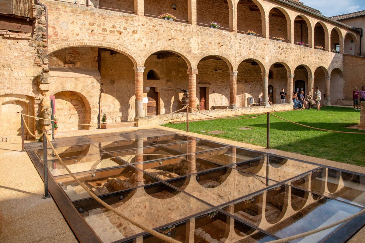 Inaugurato il primo museo del borgo senese di Monteriggioni | Sky Arte