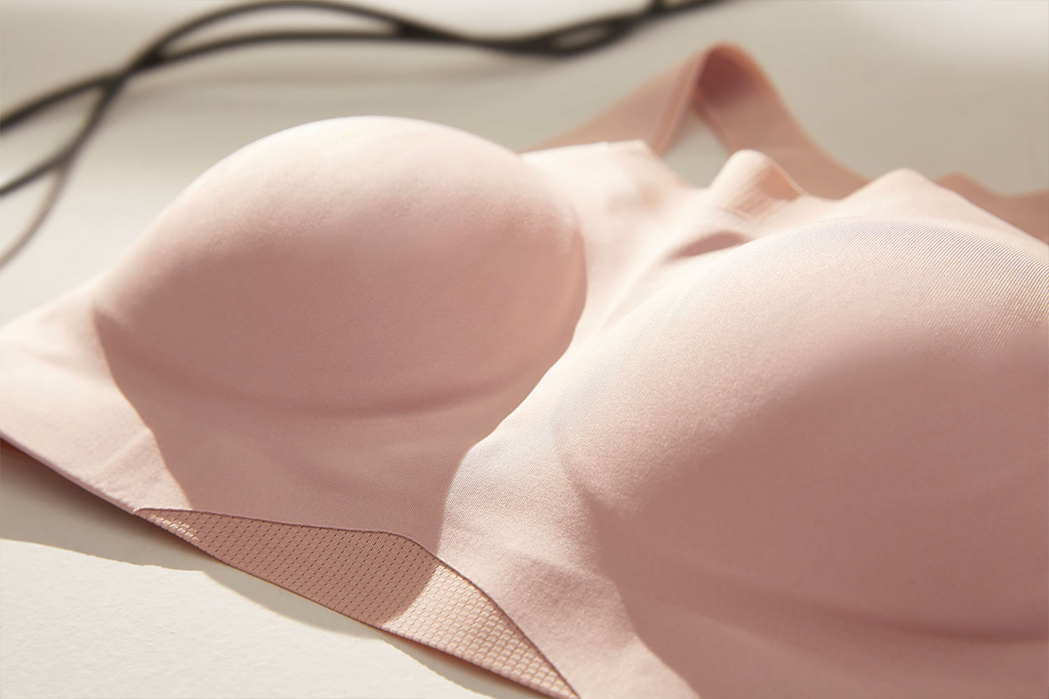 Distinguish between compression and encapsulation bras to understand their  unique features - Myselfmia - Medium