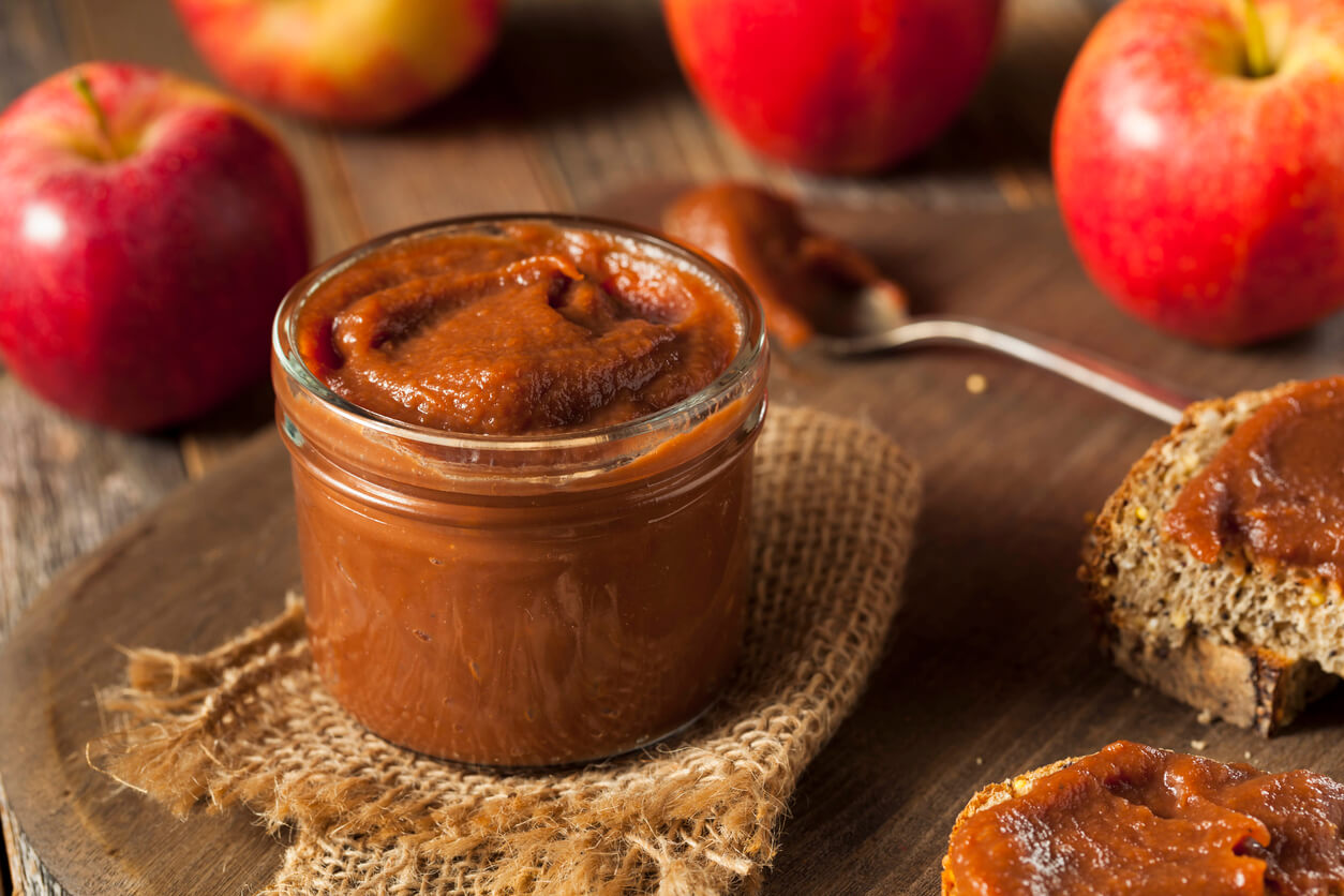 Homemade Sweet Apple Butter with Cinnamon and Nutmeg