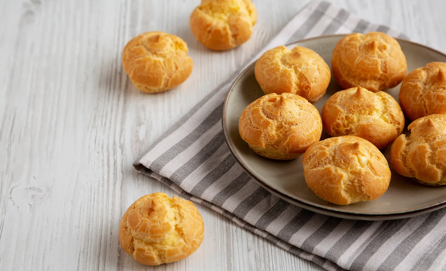 mini cream puffs