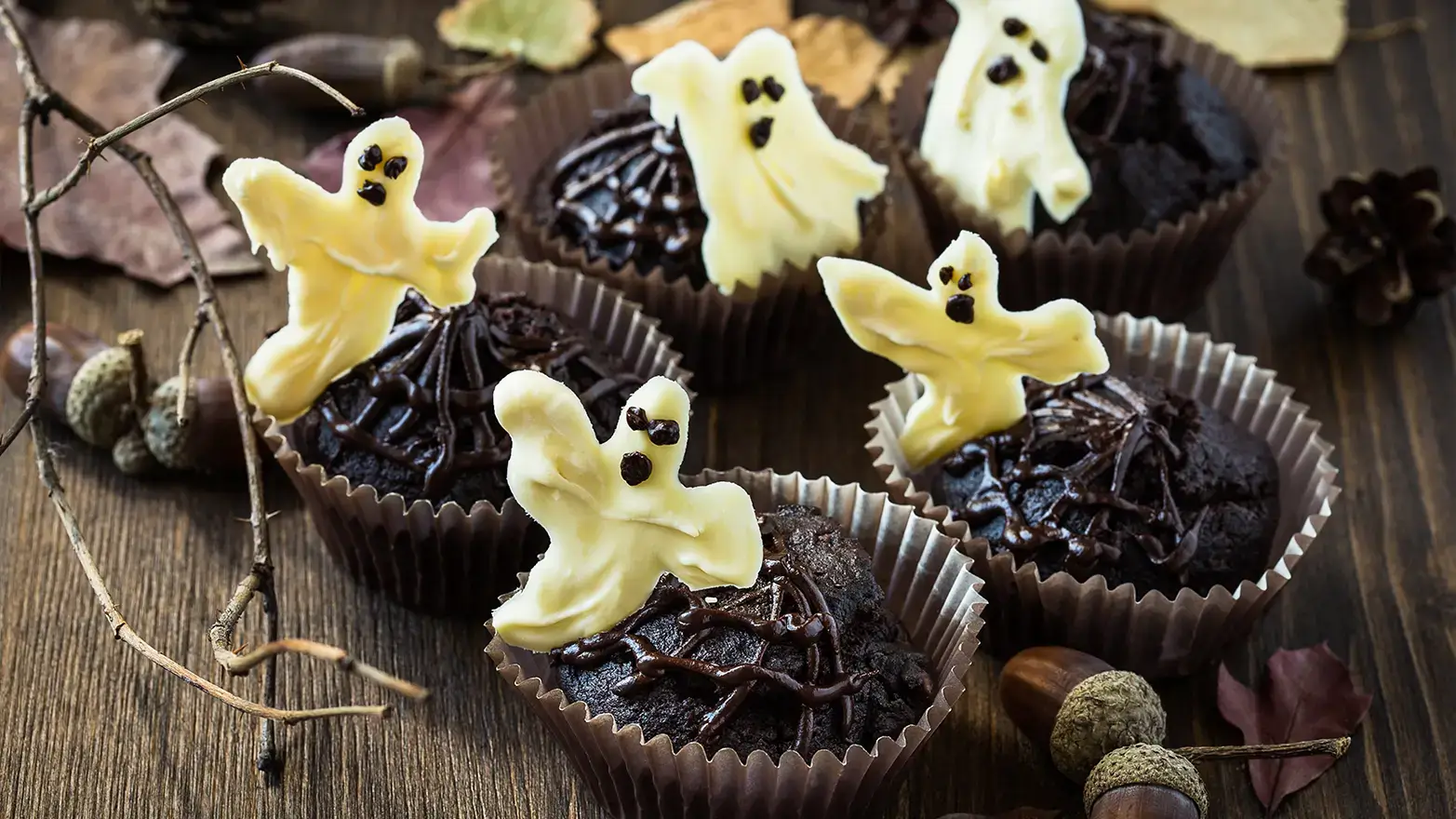 Chocolate cupcakes with white chocolate ghosts