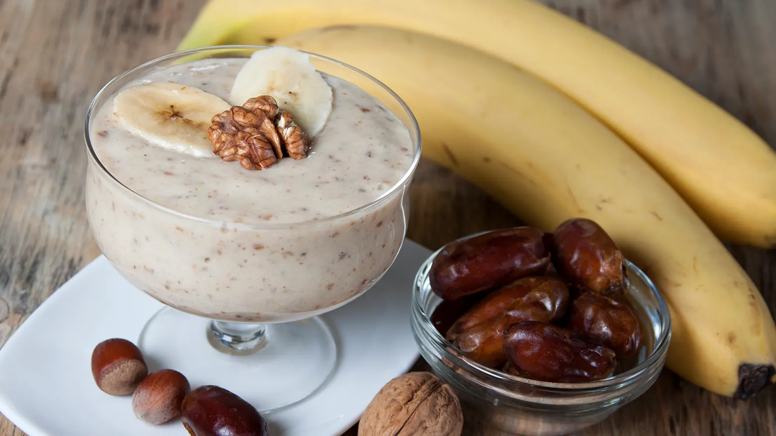 Photo of banana, oatmeal and date smoothie