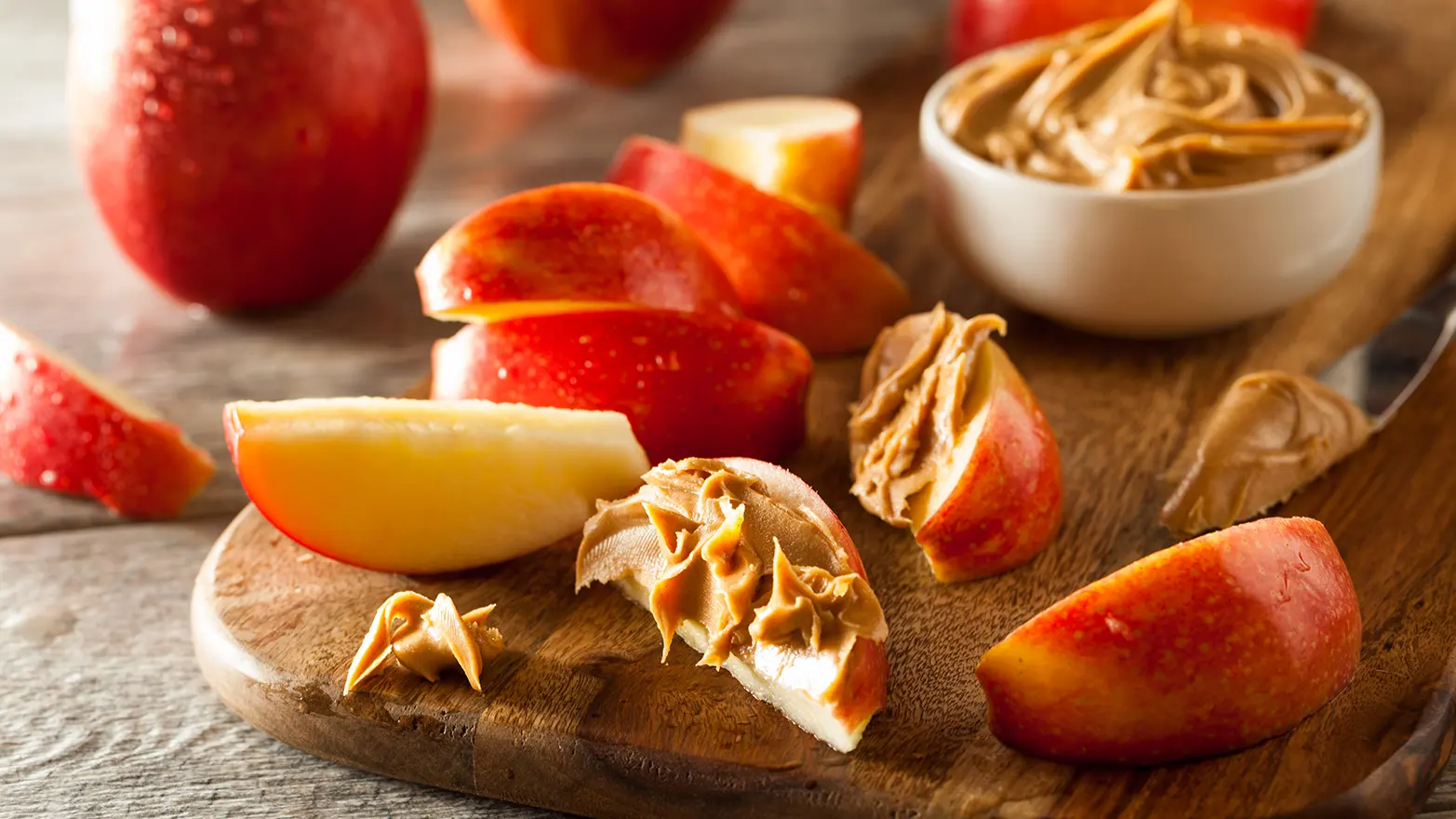 Apples with peanut butter
