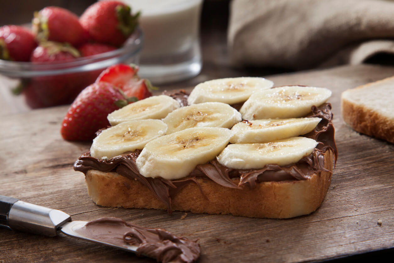 Making a Banana and Chocolate Hazelnut spread Sandwich.