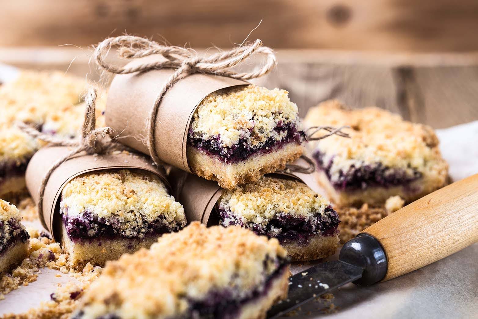 blueberry crumb bars