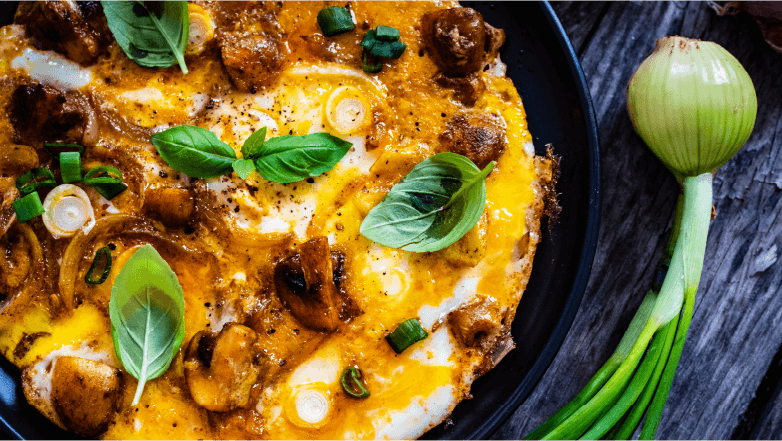 omelet with spinach, cottage cheese and mushrooms