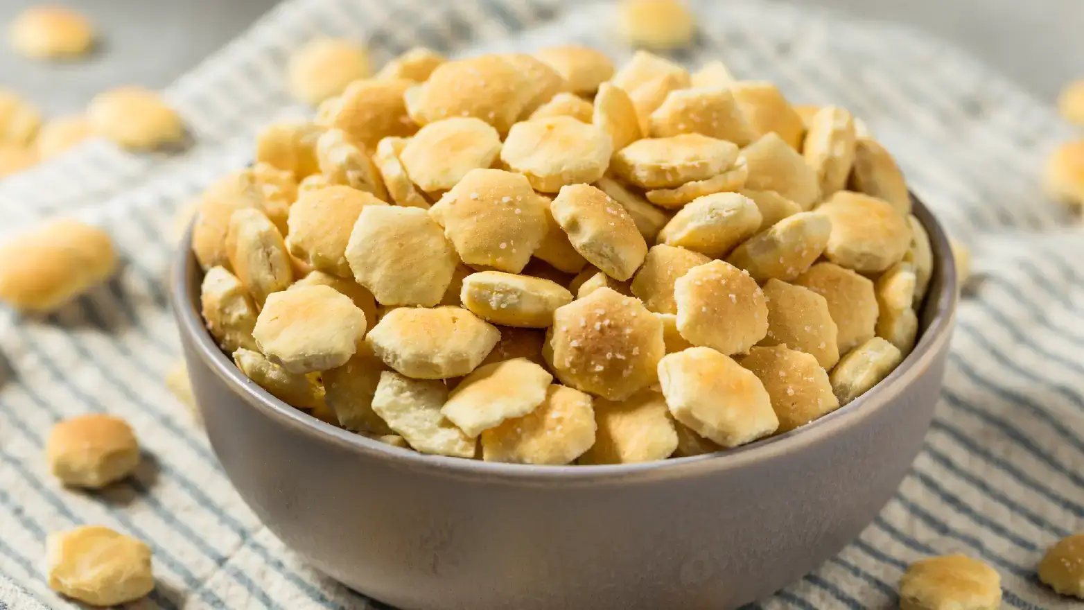 Crunchy ranch oyster crackers