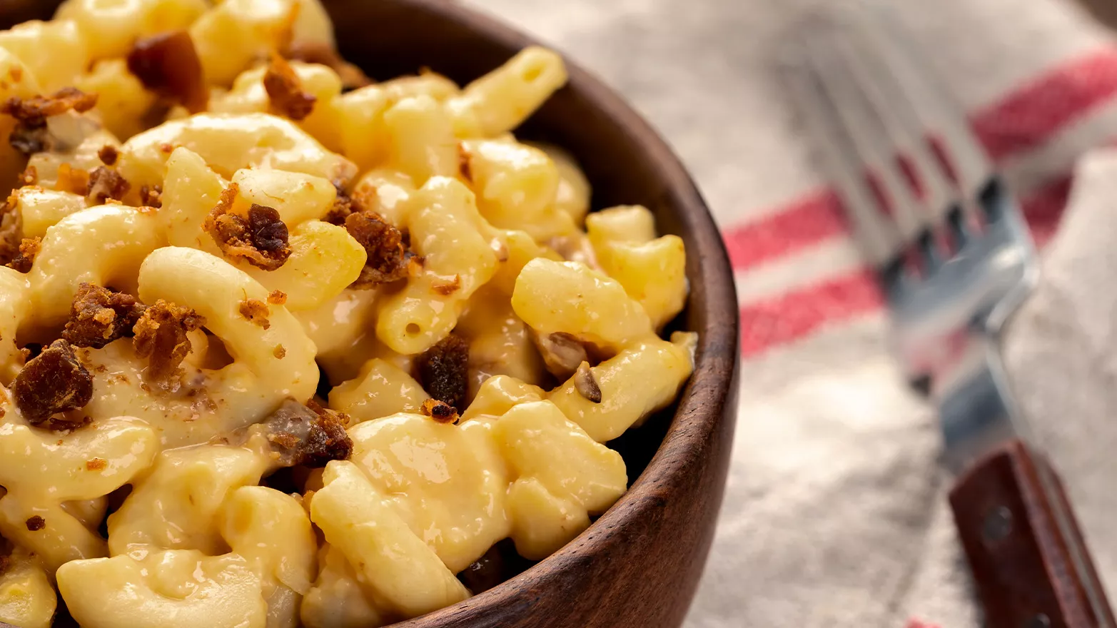 add-bacon-to-boxed-mac-and-cheese.webp