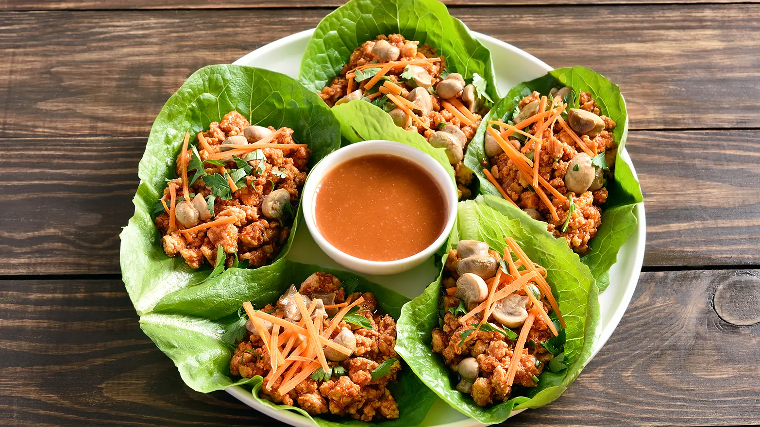 Spicy chicken lettuce wraps
