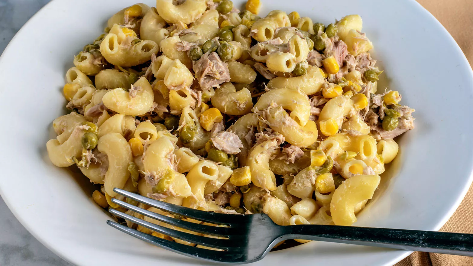 add-tuna-peas-to-boxed-mac-and-cheese.webp