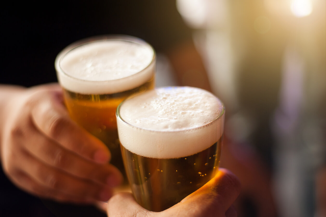 Close-up shots of hands holding beer glasses and beer bubbles.