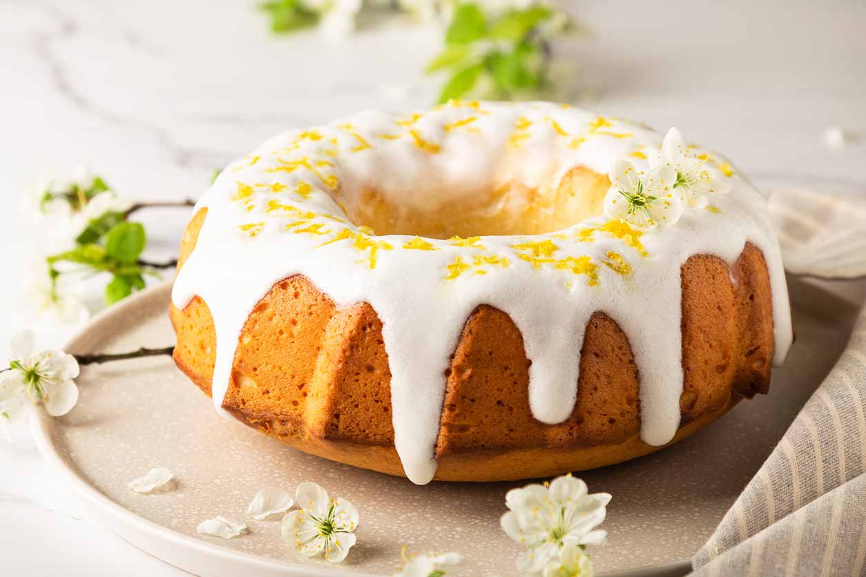 cloud cake with vanilla frosting