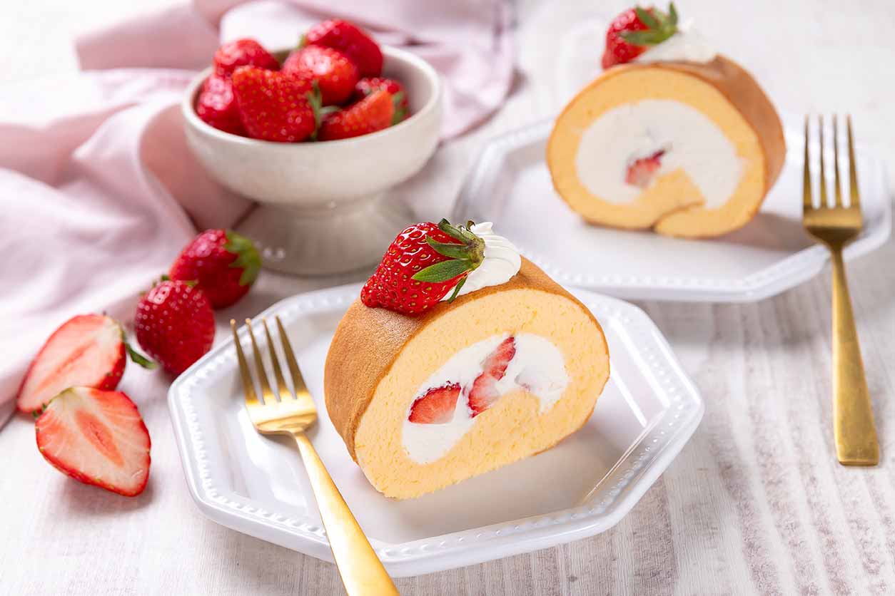 strawberry cream cheese roll cake