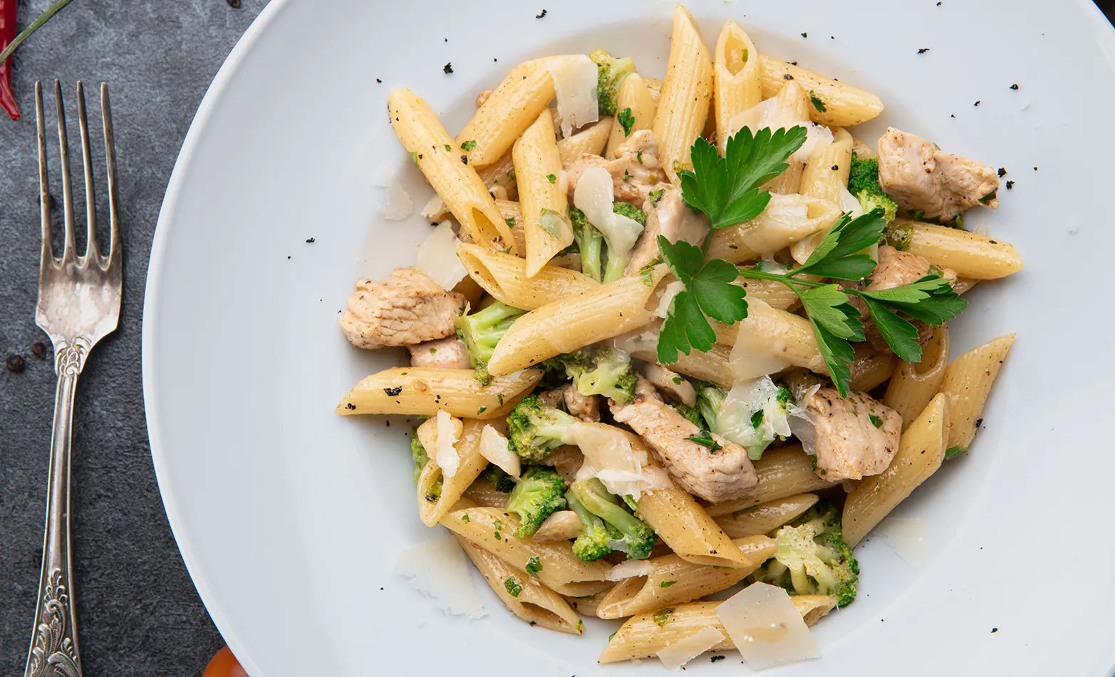 creamy chicken and broccoli pasta