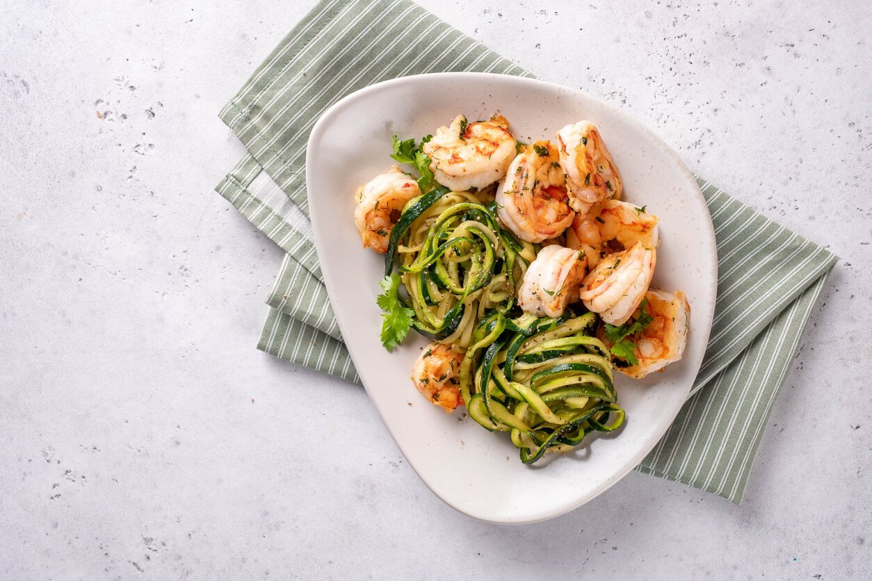 zucchini pasta with shrimps
