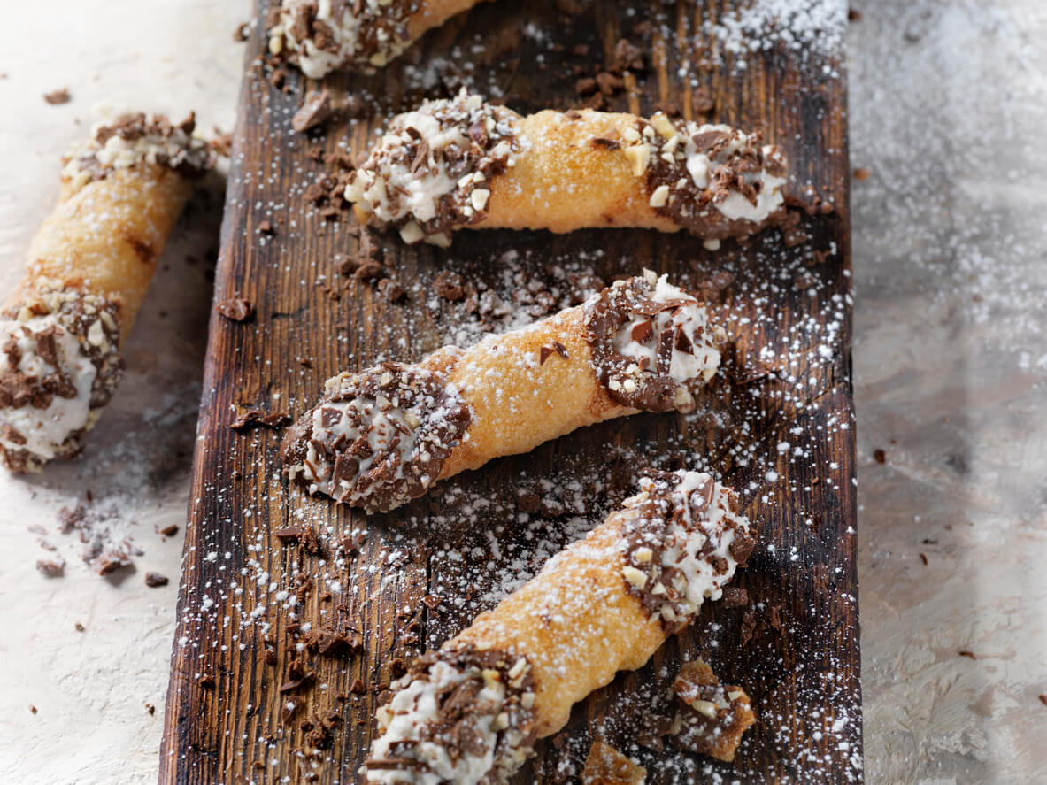 Crispy Wonton Wrapper Cannoli with Sweet Ricotta Filling
