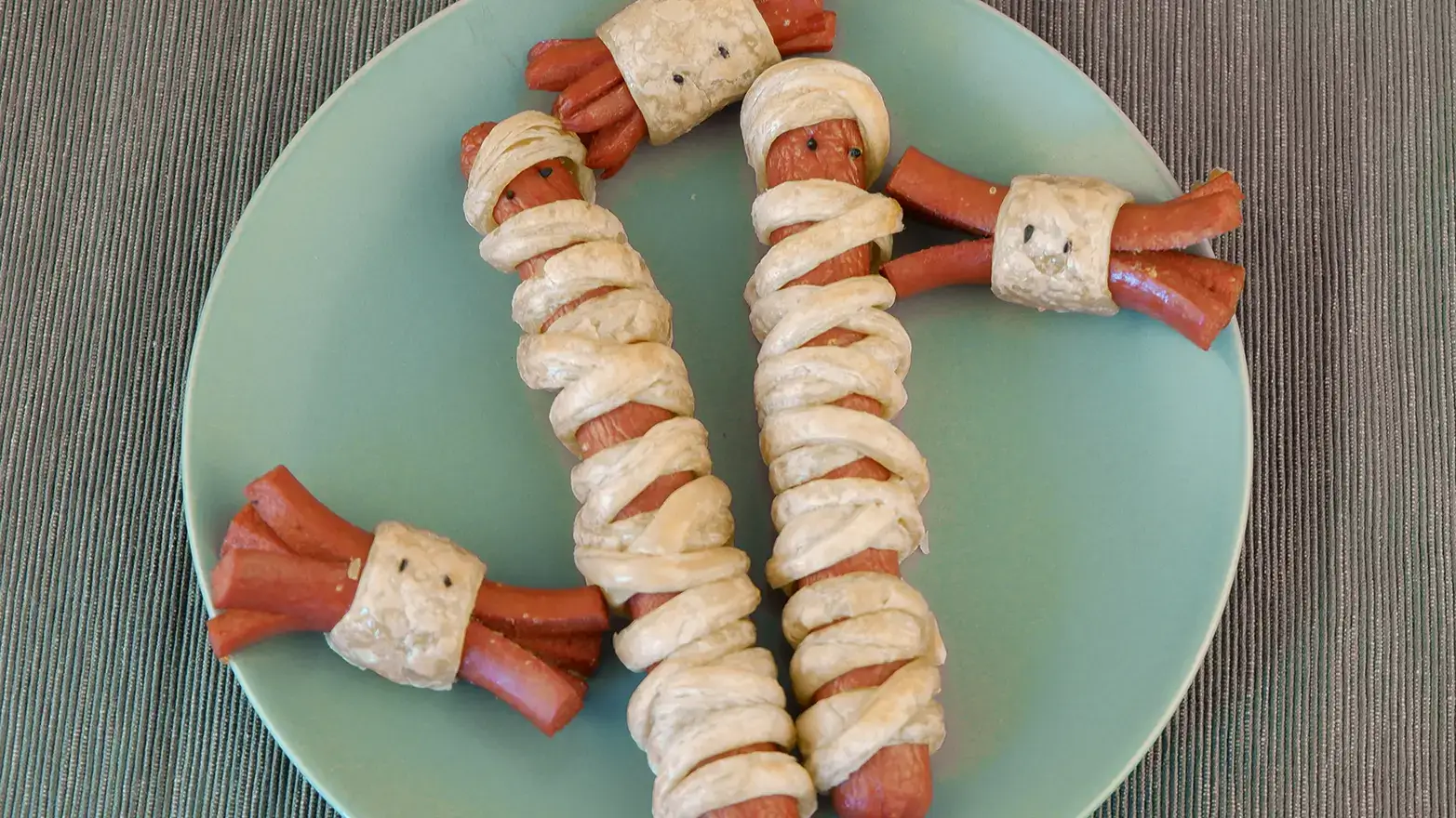 Spiders made from how dogs and crescent dough